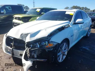 2015 Jaguar XF V6 Portfolio with VIN SAJWA0F7XF8U64372, listed as a IAAI auction lot 41352544 with 62,307 mi miles. Bid and sale history available at carsss.com. Image 6.