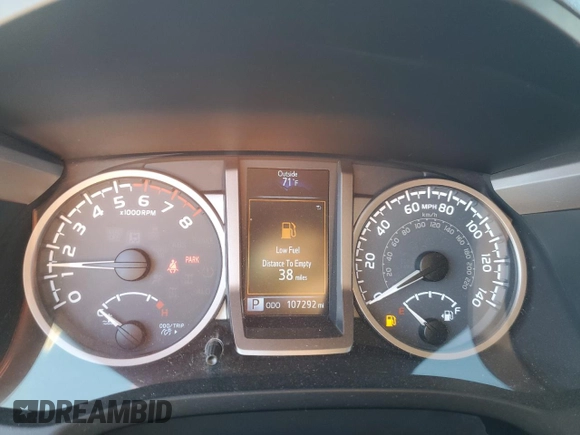 2017 Toyota Tacoma SR z VIN 5TFAX5GNXHX074690, wystawiony jako Copart lot #56672165 z przebiegiem 107 292 mil mil oraz Szkoda całkowita • Salvage title. Historia ofert i sprzedaży dostępna na DreamBid. Obrazek 9.