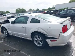 2006 Ford Mustang GT Deluxe z VIN 1ZVFT82H865246421, wystawiony jako IAAI lot #42007809 z przebiegiem 205 896 mil mil oraz . Historia ofert i sprzedaży dostępna na DreamBid. Obrazek 14.
