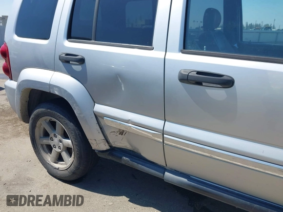 2005 Jeep Liberty Limited with VIN 1J4GL58K55W727495, listed as a IAAI auction lot 42137506 with 185,103 mi miles and . Bid and sale history available at carsss.com. Image 6.
