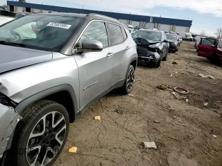 2018 Jeep Compass Limited with VIN 3C4NJDCB4JT200410, listed as a Copart auction lot 52582405 with 92,182 mi miles and Salvage title. Bid and sale history available at DreamBid. Image 10.