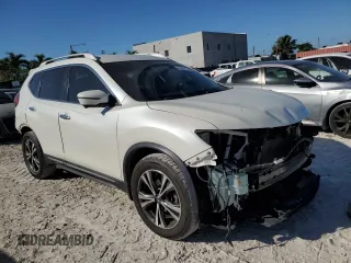 2017 Nissan Rogue S z VIN 5N1AT2MT1HC818371, wystawiony jako Copart lot #45397575 z przebiegiem 79 052 mil mil oraz Nie do naprawy • Non repairable. Historia ofert i sprzedaży dostępna na DreamBid. Obrazek 4.