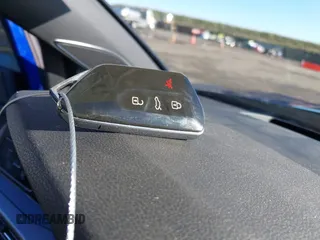 2023 Volkswagen Golf 20th Anniversary Edition z VIN WVWBB7CDXPW213586, wystawiony jako IAAI lot #41516848 z przebiegiem 27 896 mil mil oraz . Historia ofert i sprzedaży dostępna na DreamBid. Obrazek 11.