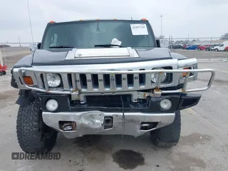 2005 Hummer H2 SUV z VIN 5GRGN23UX5H106375, wystawiony jako IAAI lot #41997745 z przebiegiem 152 827 mil mil oraz . Historia ofert i sprzedaży dostępna na DreamBid. Obrazek 12.
