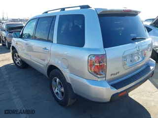 2008 Honda Pilot SE with VIN 5FNYF28318B022789, listed as a IAAI auction lot 41883657 with 129,059 mi miles. Bid and sale history available at carsss.com. Image 3.
