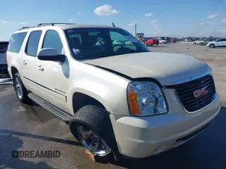 2013 GMC Yukon XL SLT with VIN 1GKS1KE07DR362570, listed as a IAAI auction lot 41500425 with 89,352 mi miles. Bid and sale history available at carsss.com. Image 1.
