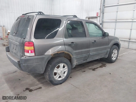 2004 Ford Escape XLT with VIN 1FMYU93174KA69760, listed as a IAAI auction lot 41725347 with 232,740 mi miles. Bid and sale history available at carsss.com. Image 4.
