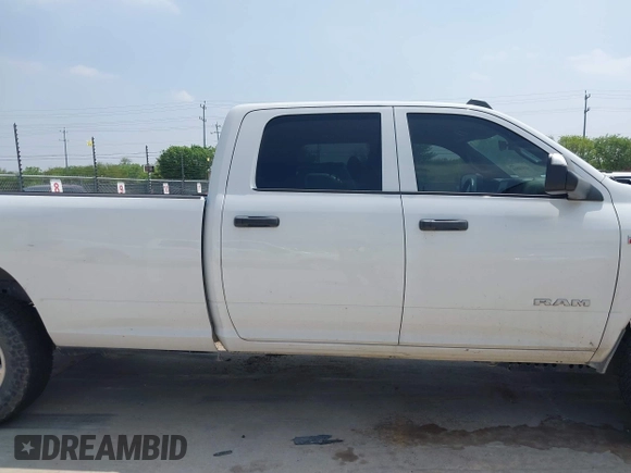 2022 Ram 2500 Tradesman with VIN 3C6UR5HJ0NG125804, listed as a IAAI auction lot 41918930 with 114,232 mi miles. Bid and sale history available at carsss.com. Image 13.