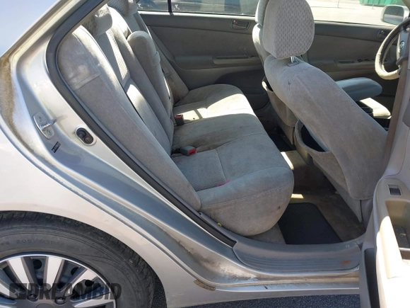 2004 Toyota Camry LE with VIN 4T1BE32K04U319290, listed as a IAAI auction lot 42019125 with 304,666 mi miles. Bid and sale history available at carsss.com. Image 8.