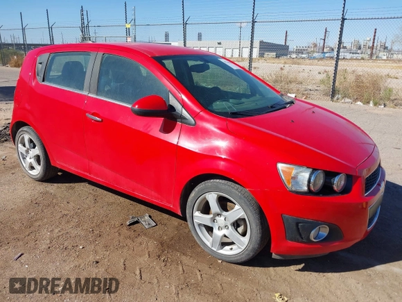 2015 Chevrolet Sonic LTZ z VIN 1G1JE6SB5F4208568, wystawiony jako IAAI lot #41765909 z przebiegiem Nie podano mil oraz . Historia ofert i sprzedaży dostępna na DreamBid. Obrazek 1.