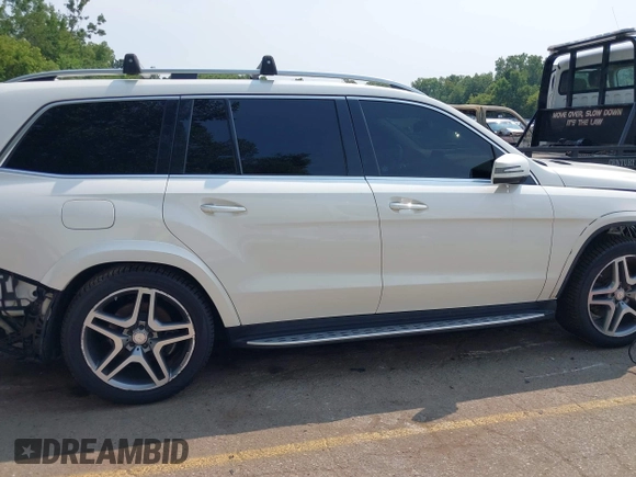 2017 Mercedes-Benz GLS 550 z VIN 4JGDF7DE4HA879647, wystawiony jako IAAI lot #39999023 z przebiegiem 97 372 mil mil oraz . Historia ofert i sprzedaży dostępna na DreamBid. Obrazek 14.