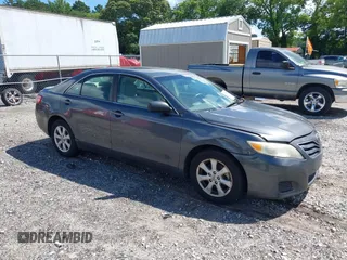 2011 Toyota Camry LE z VIN 4T1BF3EKXBU639724, wystawiony jako IAAI lot #42535166 z przebiegiem 234 708 mil mil oraz . Historia ofert i sprzedaży dostępna na DreamBid. Obrazek 1.