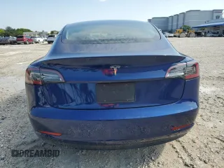 2023 Tesla Model 3 z VIN 5YJ3E1EA3PF434205, wystawiony jako Copart lot #57917305 z przebiegiem 82 481 mil mil oraz Szkody całkowita. Historia ofert i sprzedaży dostępna na DreamBid. Obrazek 6.