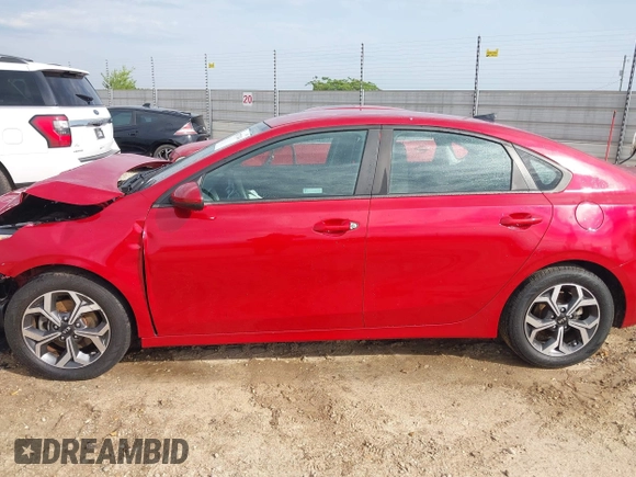 2019 Kia Forte LXS z VIN 3KPF24AD2KE072499, wystawiony jako IAAI lot #42172434 z przebiegiem 111 881 mil mil oraz . Historia ofert i sprzedaży dostępna na DreamBid. Obrazek 14.