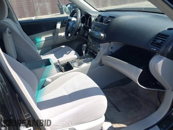 2008 Toyota Highlander z VIN JTEES41A082058636, wystawiony jako IAAI lot #42347222 z przebiegiem Nie podano mil oraz . Historia ofert i sprzedaży dostępna na DreamBid. Obrazek 5.