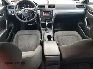 2017 Volkswagen Passat S z VIN 1VWAT7A33HC033174, wystawiony jako Copart lot #57341605 z przebiegiem 197 560 mil mil oraz Szkoda całkowita • Salvage title. Historia ofert i sprzedaży dostępna na DreamBid. Obrazek 8.