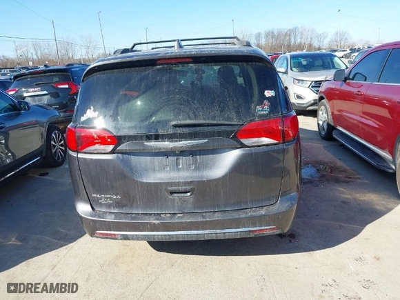 2017 Chrysler Pacifica Touring-L with VIN 2C4RC1BG9HR590876, listed as a IAAI auction lot 41758151 with NaN miles. Bid and sale history available at carsss.com. Image 17.