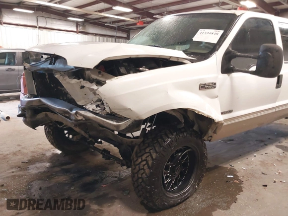 2000 Ford Super Duty F-250 XL with VIN 1FTNW21F4YEA61563, listed as a IAAI auction lot 41334848 with 221,464 mi miles. Bid and sale history available at carsss.com. Image 6.