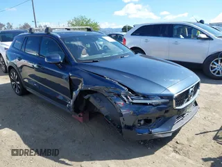 2021 Volvo V60 z VIN YV4102WK5M1068817, wystawiony jako IAAI lot #41928630 z przebiegiem 38 963 mil mil oraz . Historia ofert i sprzedaży dostępna na DreamBid. Obrazek 1.