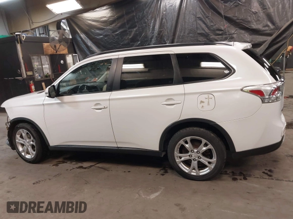 2015 Mitsubishi Outlander SE with VIN JA4AZ3A39FZ012490, listed as a IAAI auction lot 41405104 with 95,131 mi miles and . Bid and sale history available at DreamBid. Image 15.