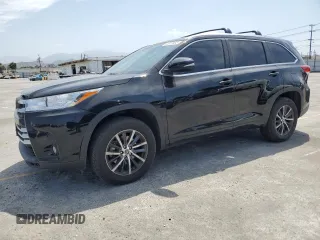 2018 Toyota Highlander SE with VIN 5TDKZRFH1JS537037, listed as a Copart auction lot 61818155 with 92,927 mi miles and Salvage title. Bid and sale history available at DreamBid. Image 1.