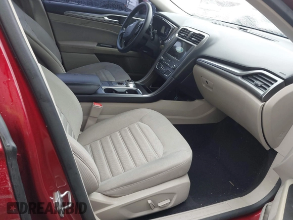 2019 Ford Fusion SE with VIN 3FA6P0HD0KR104302, listed as a IAAI auction lot 41550333 with 73,894 mi miles. Bid and sale history available at carsss.com. Image 5.