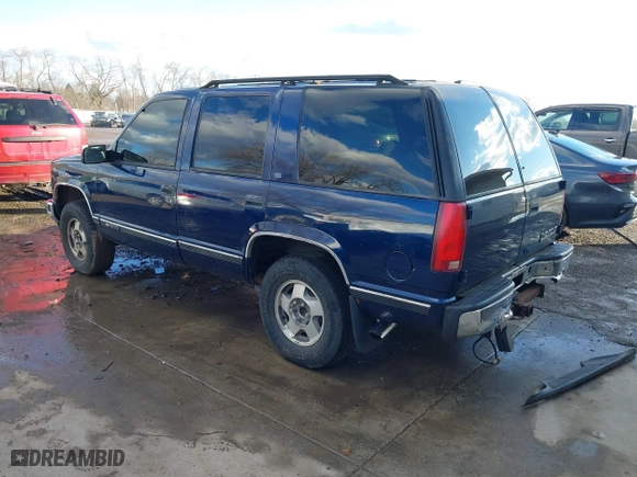 1998 Chevrolet Tahoe with VIN 1GNEK13RXWJ372276, listed as a IAAI auction lot 41458359 with 229,582 mi miles. Bid and sale history available at carsss.com. Image 3.