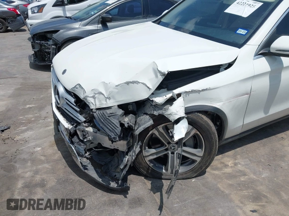 2019 Mercedes-Benz GLC 300 with VIN WDC0G4JB3K1000679, listed as a IAAI auction lot 42221925 with 91,005 mi miles and . Bid and sale history available at DreamBid. Image 6.