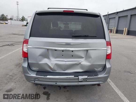 2013 Chrysler Town & Country Touring-L with VIN 2C4RC1CG0DR684329, listed as a IAAI auction lot 41919921 with 101,868 mi miles. Bid and sale history available at carsss.com. Image 6.
