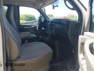 2012 Chevrolet Express Passenger 1LT z VIN 1GAZG1FA4C1189350, wystawiony jako IAAI lot #42246336 z przebiegiem 239 216 mil mil oraz . Historia ofert i sprzedaży dostępna na DreamBid. Obrazek 5.