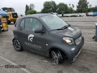 2016 Smart fortwo Passion with VIN WMEFJ5DA1GK062837, listed as a Copart auction lot 59629665 with 58,836 mi miles and Salvage title. Bid and sale history available at DreamBid. Image 4.