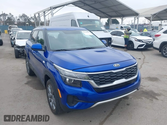 2021 Kia Seltos LX z VIN KNDEPCAA9M7076887, wystawiony jako IAAI lot #42346594 z przebiegiem 39 497 mil mil oraz . Historia ofert i sprzedaży dostępna na DreamBid. Obrazek 1.