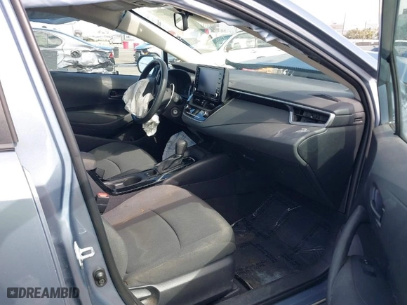 2022 Toyota Corolla LE with VIN 5YFEPMAE2NP357096, listed as a IAAI auction lot 41696913 with 31,387 mi miles. Bid and sale history available at carsss.com. Image 5.