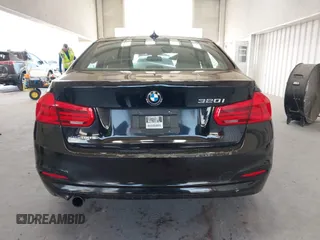 2016 BMW 3 Series 320i z VIN WBA8A9C50GK616434, wystawiony jako IAAI lot #42342037 z przebiegiem 198 579 mil mil oraz . Historia ofert i sprzedaży dostępna na DreamBid. Obrazek 16.