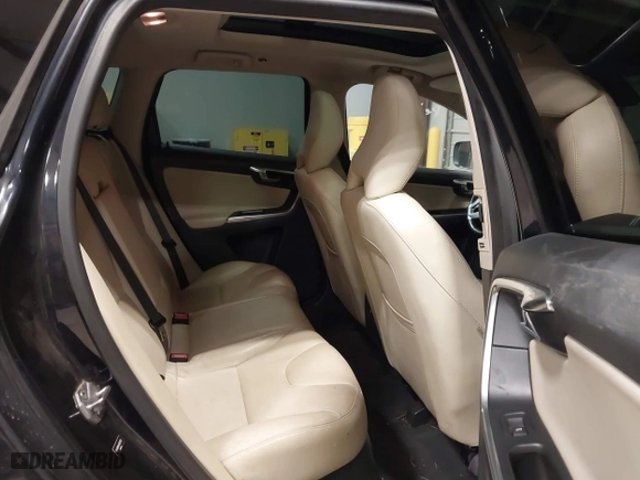2016 Volvo XC60 T5 Drive-E Premier with VIN YV440MDK4G2853615, listed as a IAAI auction lot 41642524 with 173,852 mi miles. Bid and sale history available at carsss.com. Image 8.
