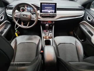 2024 Jeep Compass Latitude z VIN 3C4NJDBN3RT606699, wystawiony jako Copart lot #64117515 z przebiegiem 40 130 mil mil oraz Czysty tytuł • Clean title. Historia ofert i sprzedaży dostępna na DreamBid. Obrazek 8.