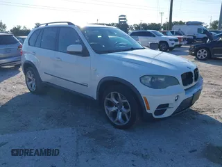 2011 BMW X5 35i with VIN 5UXZV4C52BL410497, listed as a IAAI auction lot 41995459 with 162,781 mi miles. Bid and sale history available at carsss.com. Image 1.