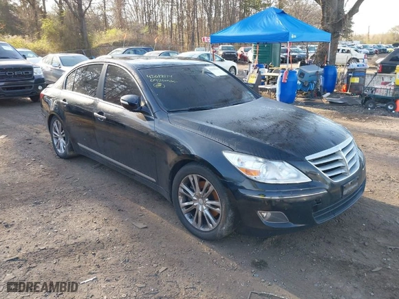 2009 Hyundai Genesis with VIN KMHGC46F39U040132, listed as a IAAI auction lot 42018114 with 111,625 mi miles. Bid and sale history available at carsss.com. Image 1.