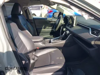 2023 Toyota RAV4 XLE Premium z VIN JTMA1RFV7PJ041609, wystawiony jako IAAI lot #41861931 z przebiegiem 18 862 mil mil oraz . Historia ofert i sprzedaży dostępna na DreamBid. Obrazek 5.