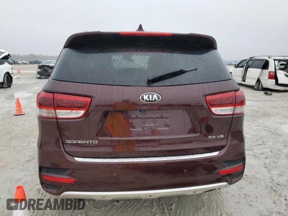 2017 Kia Sorento SXL z VIN 5XYPK4A51HG314269, wystawiony jako Copart lot #42186945 z przebiegiem Nie podano mil oraz Szkoda całkowita • Salvage title. Historia ofert i sprzedaży dostępna na DreamBid. Obrazek 6.