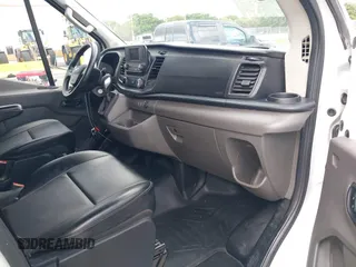 2021 Ford Transit Cargo z VIN 1FTBR1C81MKA40300, wystawiony jako IAAI lot #42707917 z przebiegiem 47 865 mil mil oraz . Historia ofert i sprzedaży dostępna na DreamBid. Obrazek 5.