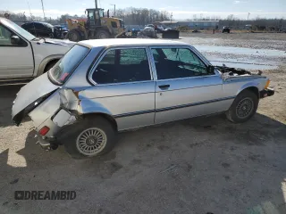 1982 BMW 3 Series z VIN WBAAG3307C8378560, wystawiony jako Copart lot #42520375 z przebiegiem 83 004 mil mil oraz Tytuł czysty. Historia ofert i sprzedaży dostępna na DreamBid. Obrazek 3.