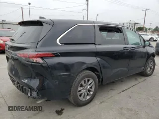 2021 Toyota Sienna LE z VIN 5TDKRKECXMS056186, wystawiony jako Copart lot #60854425 z przebiegiem 30 580 mil mil oraz Szkoda całkowita • Salvage title. Historia ofert i sprzedaży dostępna na DreamBid. Obrazek 3.