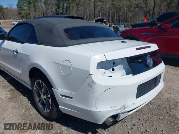 2014 Ford Mustang V6 z VIN 1ZVBP8EM5E5213273, wystawiony jako IAAI lot #41833081 z przebiegiem 123 857 mil mil oraz . Historia ofert i sprzedaży dostępna na DreamBid. Obrazek 6.