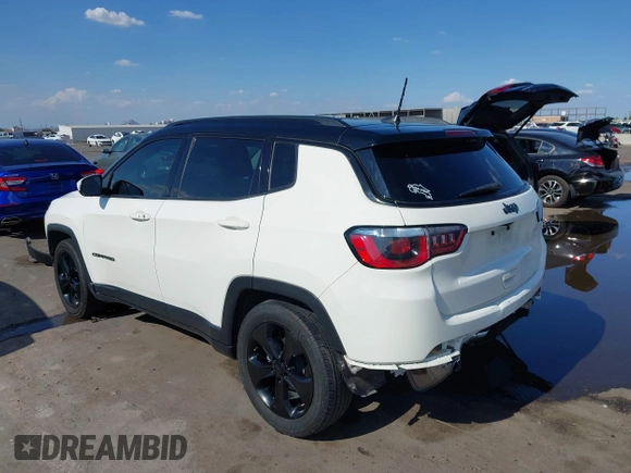 2019 Jeep Compass Altitude z VIN 3C4NJCBB3KT637375, wystawiony jako IAAI lot #42408775 z przebiegiem 114 977 mil mil oraz . Historia ofert i sprzedaży dostępna na DreamBid. Obrazek 3.