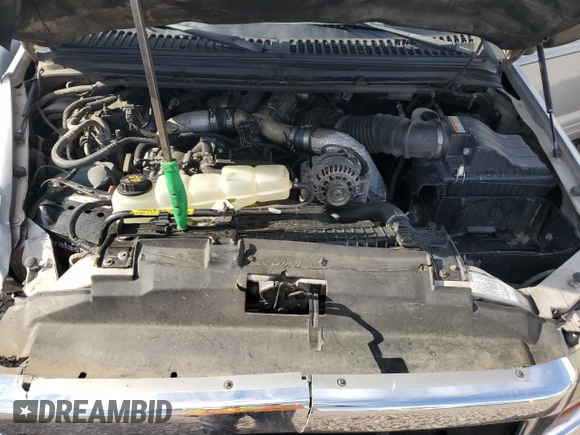 2001 Ford Excursion XLT z VIN 1FMNU40F11ED72890, wystawiony jako Copart lot #68567164 z przebiegiem 331 747 mil mil oraz Szkoda całkowita • Salvage title. Historia ofert i sprzedaży dostępna na DreamBid. Obrazek 13.