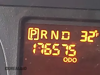 2018 Nissan NV Cargo S z VIN 1N6BF0KM1JN819141, wystawiony jako IAAI lot #41536219 z przebiegiem 176 575 mil mil oraz . Historia ofert i sprzedaży dostępna na DreamBid. Obrazek 15.
