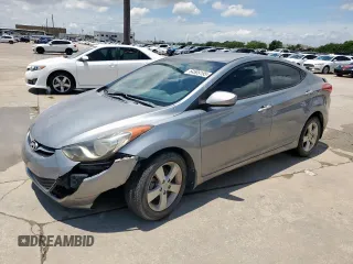 2013 Hyundai Elantra GLS z VIN KMHDH4AE0DU586656, wystawiony jako Copart lot #64589195 z przebiegiem Nie podano mil oraz Szkoda całkowita • Salvage title. Historia ofert i sprzedaży dostępna na DreamBid. Obrazek 1.