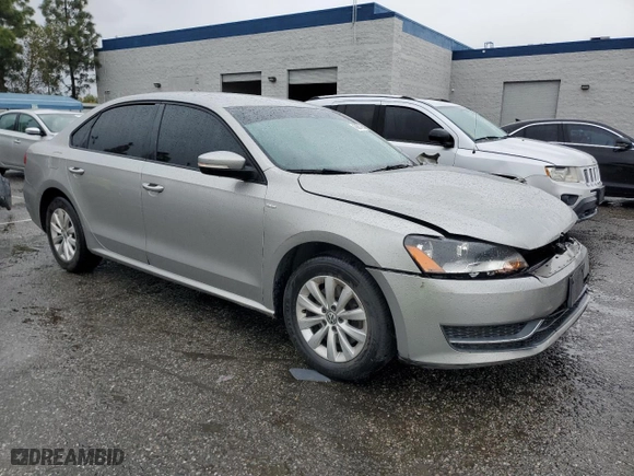2014 Volkswagen Passat Wolfsburg Ed with VIN 1VWAT7A32EC110046, listed as a Copart auction lot 48261765 with 166,229 mi miles and Clean Title. Bid and sale history available at carsss.com. Image 4.