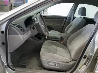 2004 Toyota Camry LE z VIN 4T1BE32K44U824314, wystawiony jako Copart lot #60207015 z przebiegiem 130 066 mil mil oraz Szkoda całkowita • Salvage title. Historia ofert i sprzedaży dostępna na DreamBid. Obrazek 7.